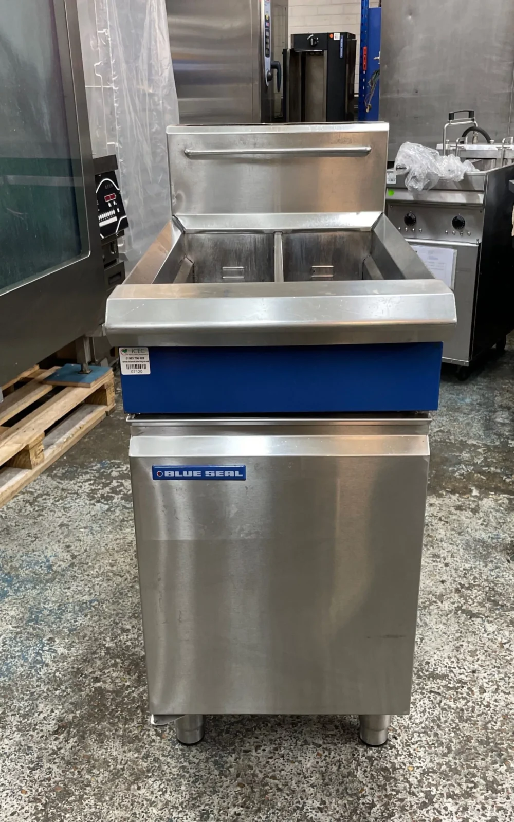 Blue Seal GT46 Twin Tank Gas Fryer - Image 2
